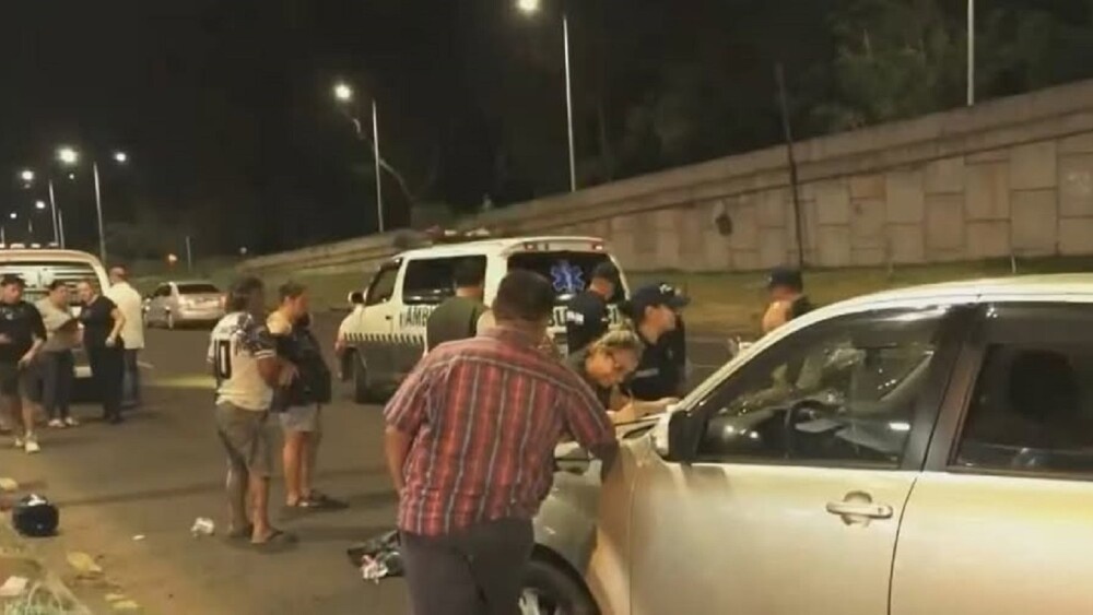 Reciclador intenta cruzar la avenida y muere arrollado por un automóvil ...